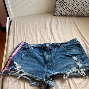 Abercrombie & Fitch short size US 18